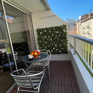 Plein Centre, Calme, Parking Inclus, Piscine Et Gardien Appartement